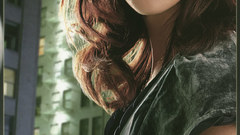 Alyson Hannigan faces