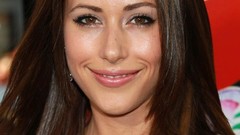 Amanda Crew