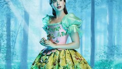 Annie leibovitz snow-white mirrors Lily Collins