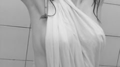 Artistic indoors Razor bathroom