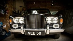 Aston Martin retro motor