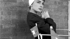 Audrey Hepburn grayscale