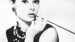 Audrey Hepburn grayscale