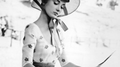 Audrey Hepburn grayscale