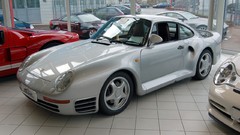 Auto silver Porsche 959