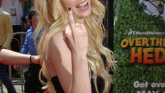 Avril Lavigne middle finger