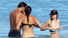 Avril Lavigne nipple slip