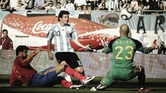 Balls match Spain argentina lionel messi soccer Gerard Piqué 