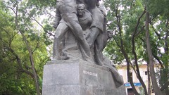 Battleship monument vehicles 1905