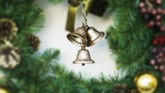 Bells wreath holly complex magazine X-mas