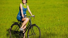 Bicycles brunettes Grassland
