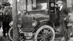 Black and white past accident old cars USA Amin Peyrovi