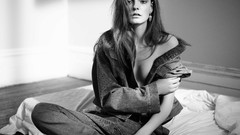 Black and white woman bedroom brunettes models photo shoot 