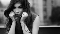 Black and white woman dress She cities lip gloss