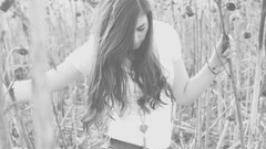 Black and white woman models Hannah Biermann