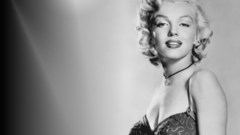 Blondes Actress cleavage Marilyn
