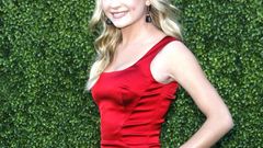 Blondes britt robertson woman