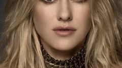 Blondes Naomi Watts faces