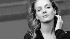 Blondes woman Actress Uma