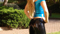 Blondes woman ass latex