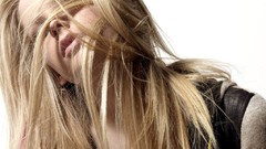 Blondes woman Avril Lavigne