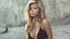 Blondes woman bikini models