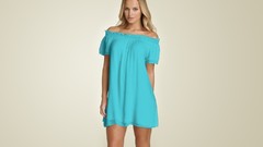 Blondes woman blue dress