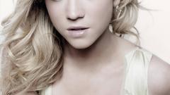 Blondes woman blue eyes