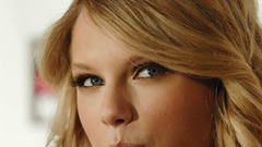 Blondes woman blue eyes