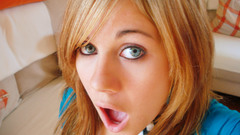 Blondes woman blue eyes