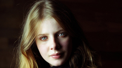 Blondes woman blue eyes