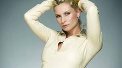 Blondes woman blue eyes