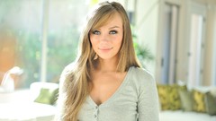 Blondes woman blue eyes