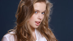 Blondes woman blue eyes