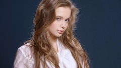 Blondes woman blue eyes