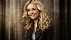 Blondes woman britt robertson