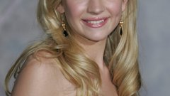 Blondes woman britt robertson