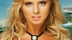 Blondes woman brown eyes