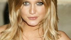 Blondes woman cleavage Ashlee