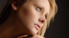 Blondes woman close-up eyes