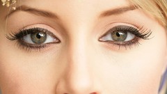 Blondes woman close-up eyes