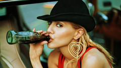 Blondes woman coca-cola brittany