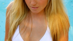 Blondes woman cosplay beds