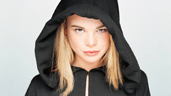 Blondes woman Dead Like