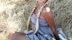 Blondes woman dress blue