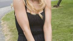 Blondes woman dress outdoors