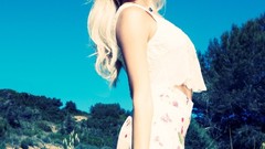 Blondes woman dress pixie