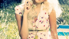 Blondes woman dress pixie