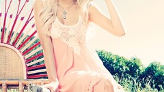 Blondes woman dress pixie