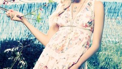 Blondes woman dress pixie